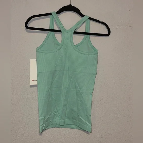 Lululemon tank - Picture 4 of 7
